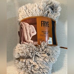 Frye Arctic Luxe Throw 60x70”
